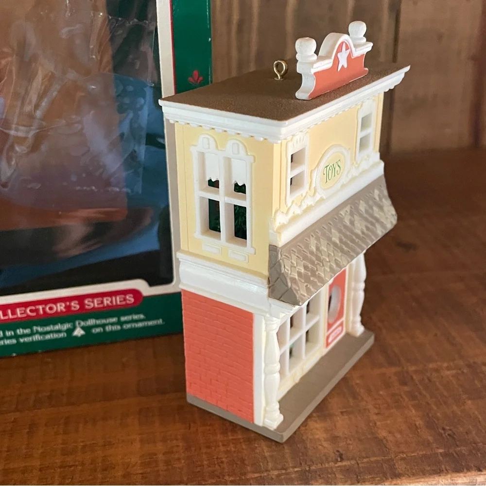 Hallmark Collector's Series 1985 ~ 2nd in Series Nostalgic Dollhouse ~ Toy Shop